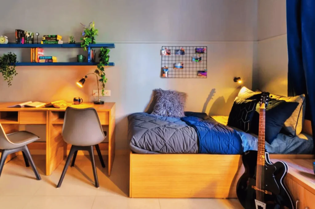 Single student room at Ivy League House Pune with study desk and modern design